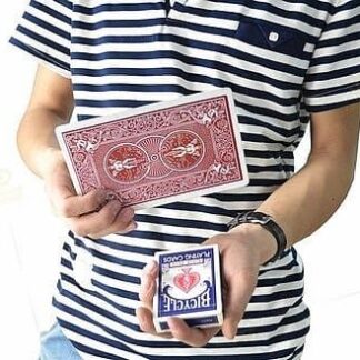 קסם קלף קינג גדול מעלים חבילת קלפים אשר ישאיר את הקהל המום