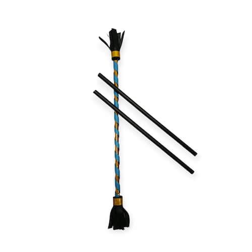 להיט תחום הג'אגלינג מקל פרח לג'אגלינג ולהטוטנות מקצועי - בצבעים של תכלת וכסף כסף מהמם ביופיו, מוצר להטוטים מדליק ואיכותי לביצוע מגוון טריקים מדליקים.